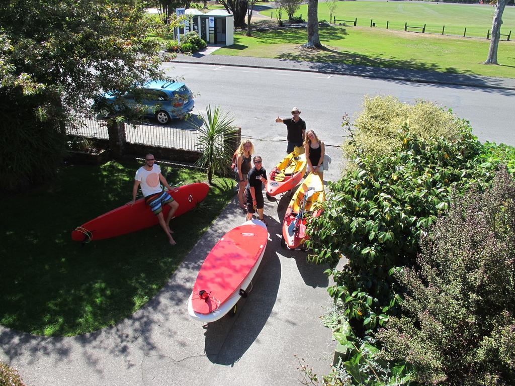 Bazil'S Backpackers Bbh Hostel & Surf School 韦斯特波特 外观 照片