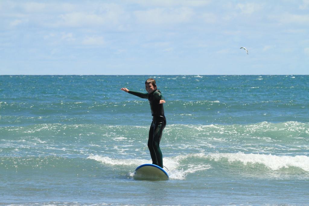 Bazil'S Backpackers Bbh Hostel & Surf School 韦斯特波特 外观 照片