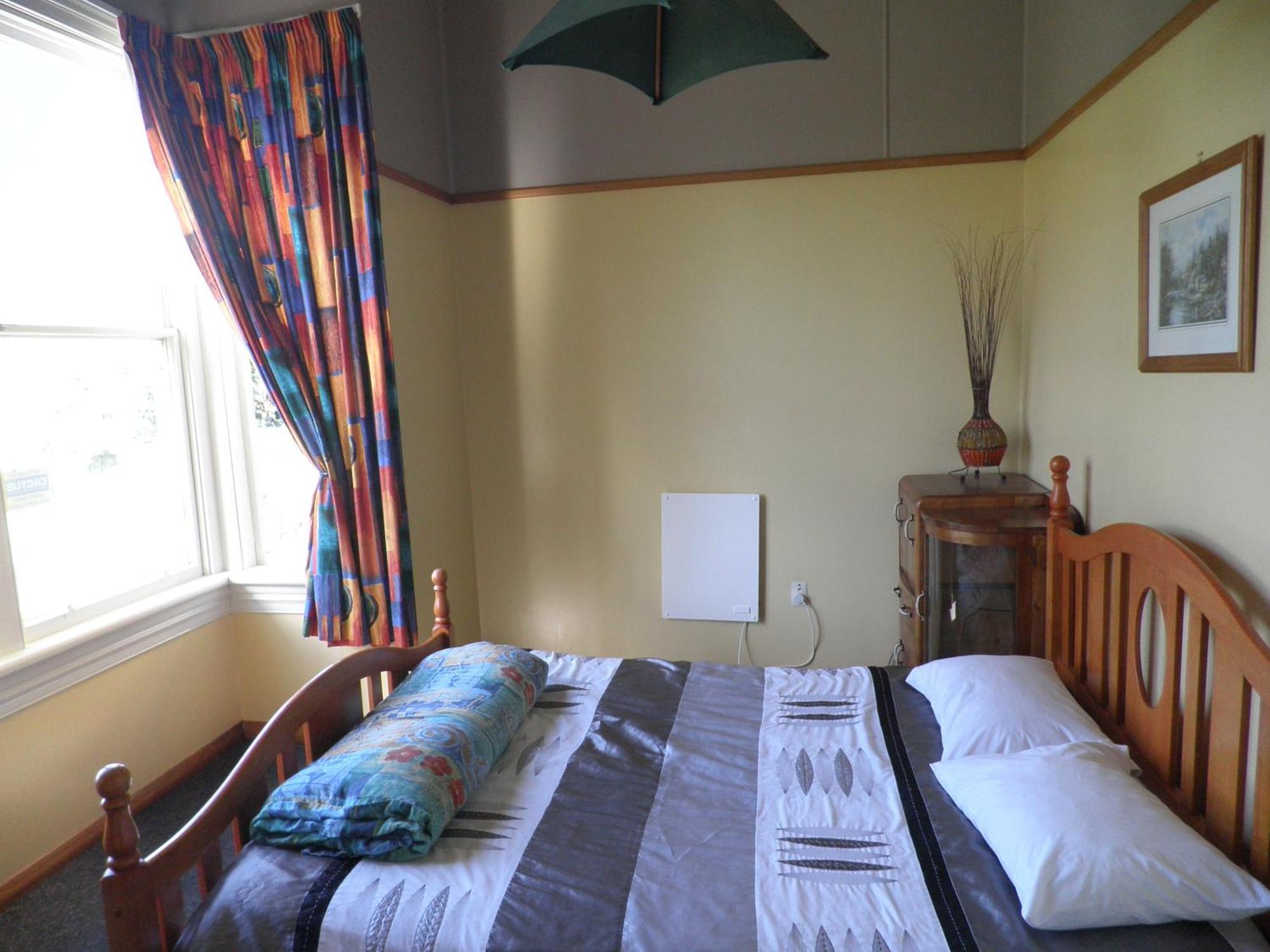 Bazil'S Backpackers Bbh Hostel & Surf School 韦斯特波特 外观 照片