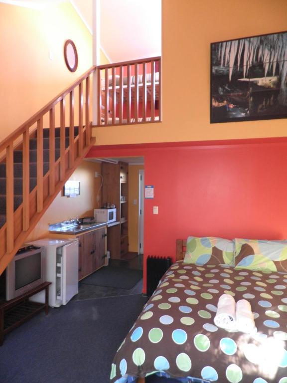 Bazil'S Backpackers Bbh Hostel & Surf School 韦斯特波特 外观 照片