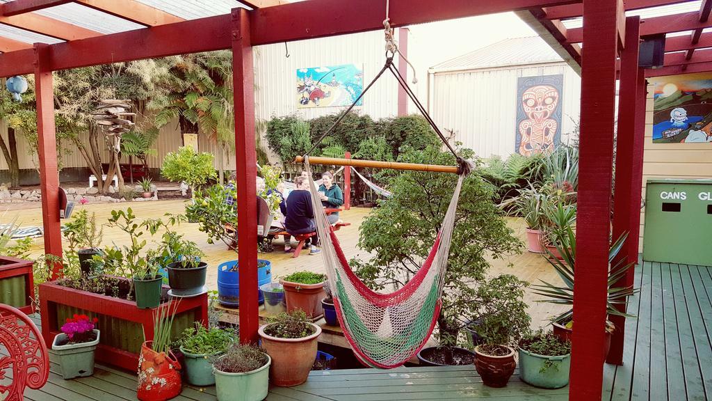 Bazil'S Backpackers Bbh Hostel & Surf School 韦斯特波特 外观 照片
