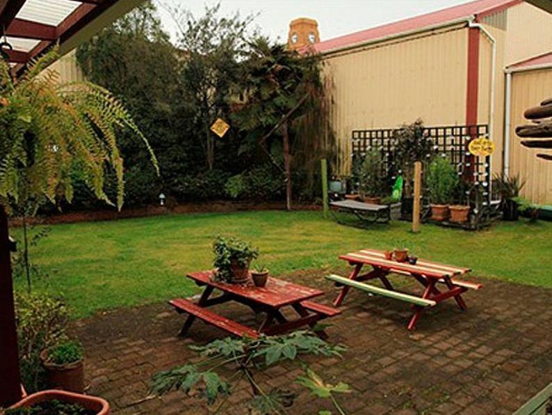 Bazil'S Backpackers Bbh Hostel & Surf School 韦斯特波特 外观 照片