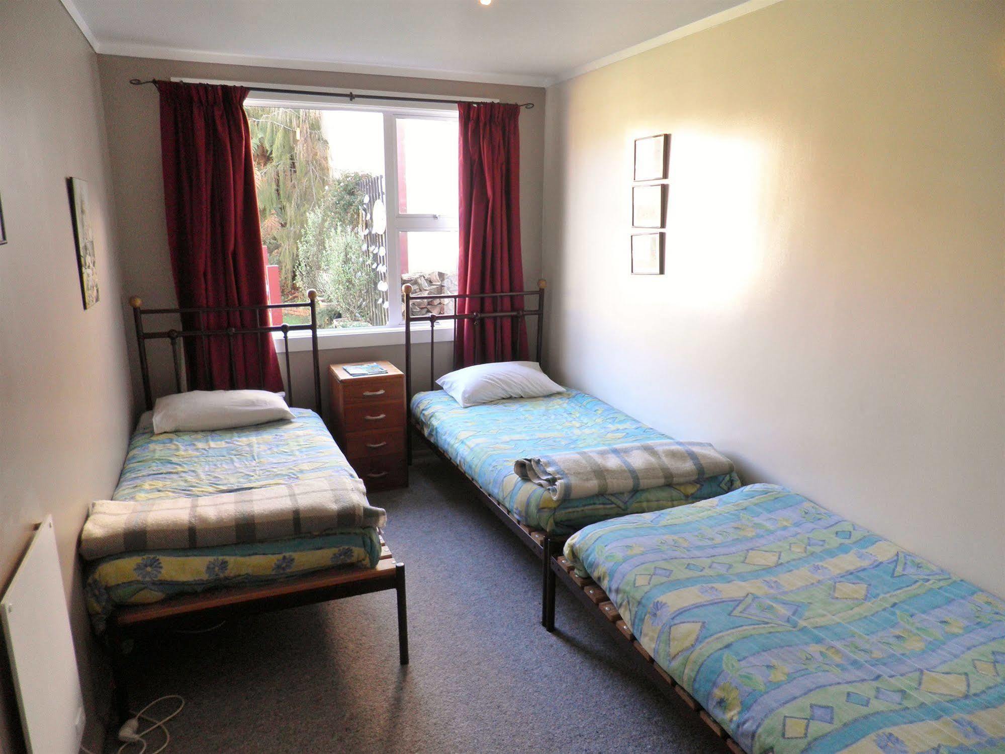 Bazil'S Backpackers Bbh Hostel & Surf School 韦斯特波特 外观 照片