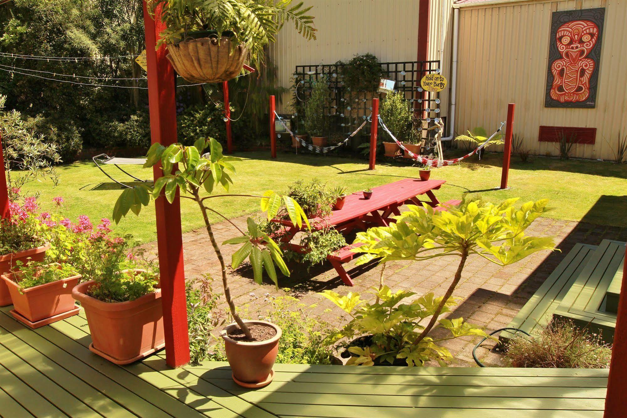 Bazil'S Backpackers Bbh Hostel & Surf School 韦斯特波特 外观 照片