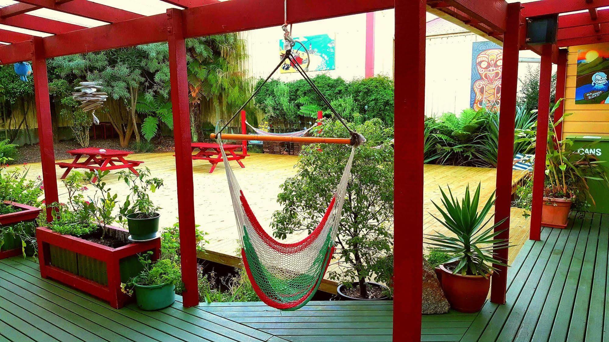 Bazil'S Backpackers Bbh Hostel & Surf School 韦斯特波特 外观 照片
