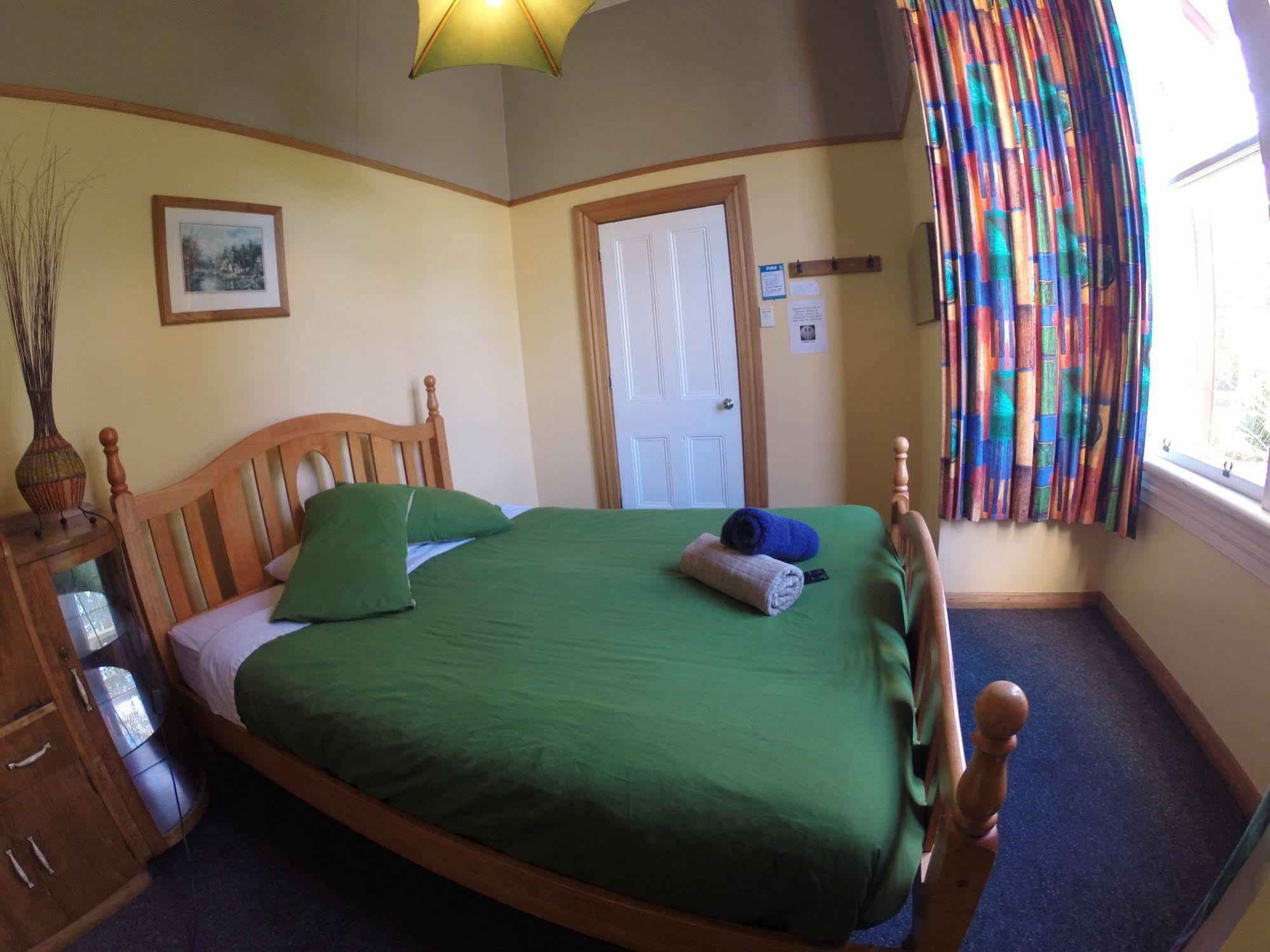 Bazil'S Backpackers Bbh Hostel & Surf School 韦斯特波特 外观 照片