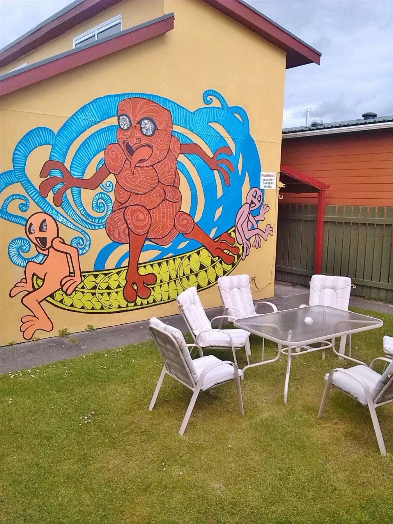 Bazil'S Backpackers Bbh Hostel & Surf School 韦斯特波特 外观 照片