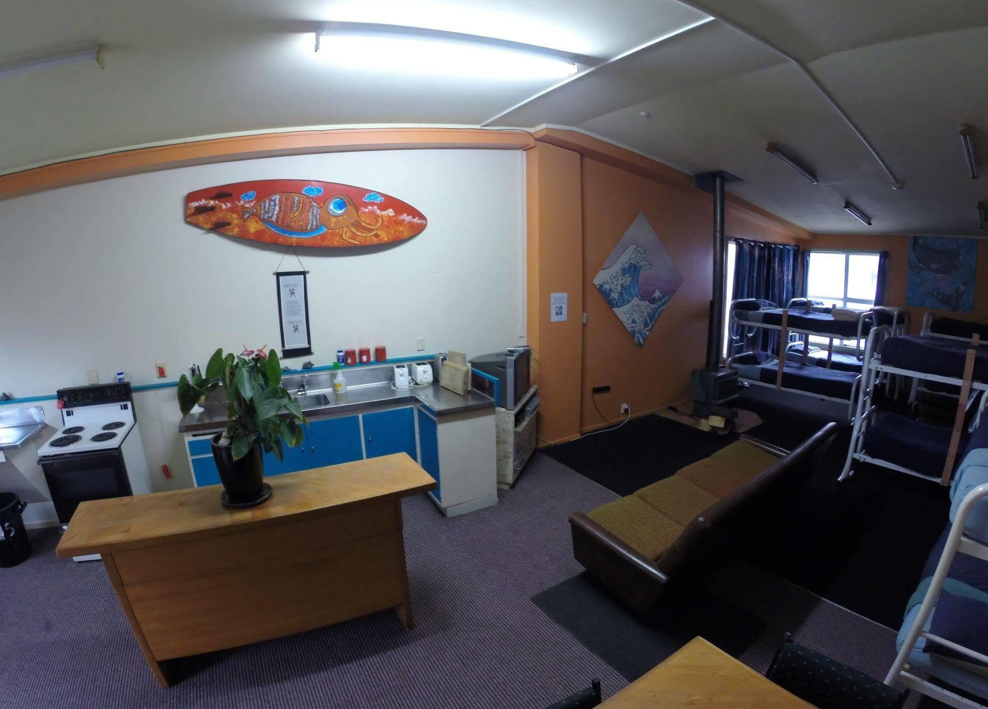 Bazil'S Backpackers Bbh Hostel & Surf School 韦斯特波特 外观 照片